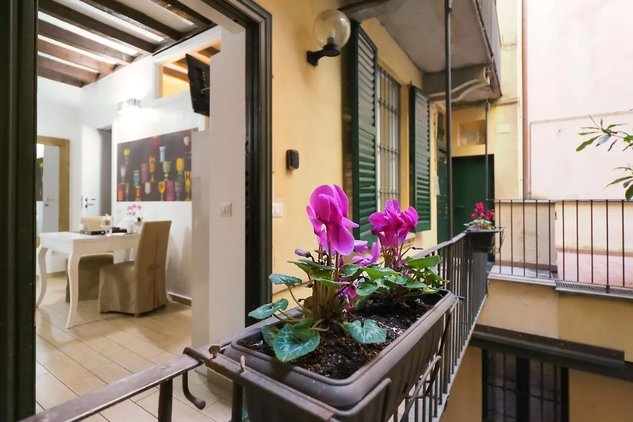 Apartmán Centro Storico, Darsena E Duomo - Corso Genova - Italy Flat Vacation Milán